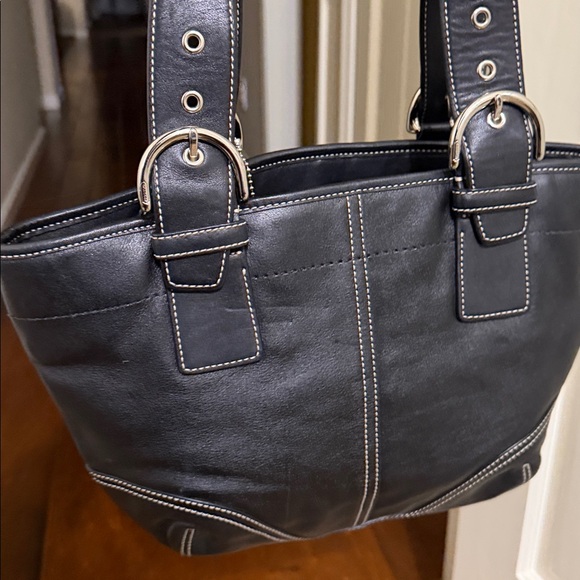 Coach Elegant Black Leather Tote Bag - Picture 2 of 10